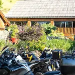 Les Blancs Hotel 2*