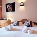 Les Blancs Hotel