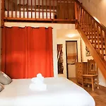 Les Blancs Hotel